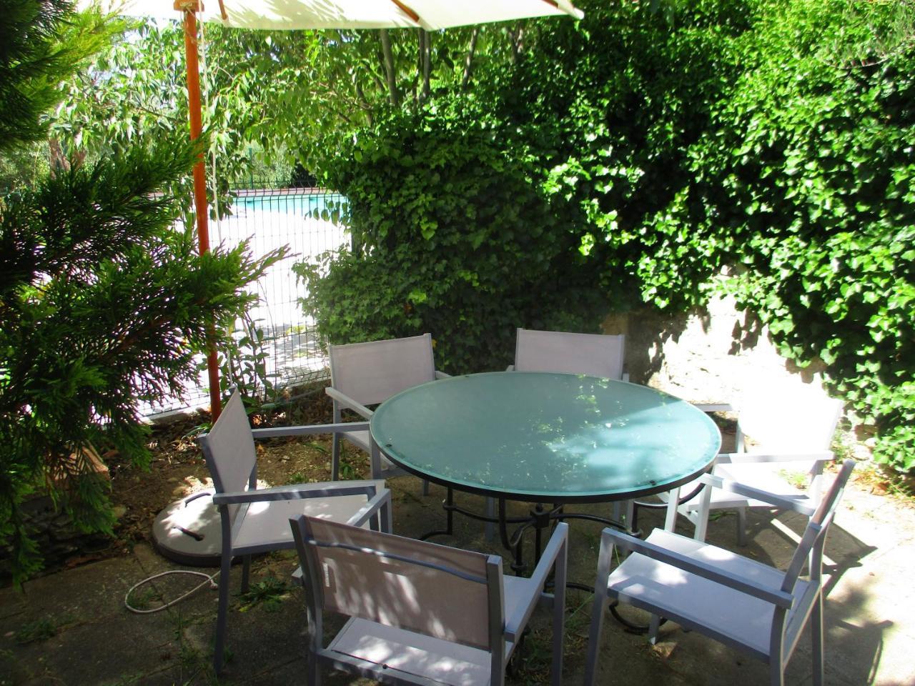 Le Mas Des Lilas Uzes Exterior photo